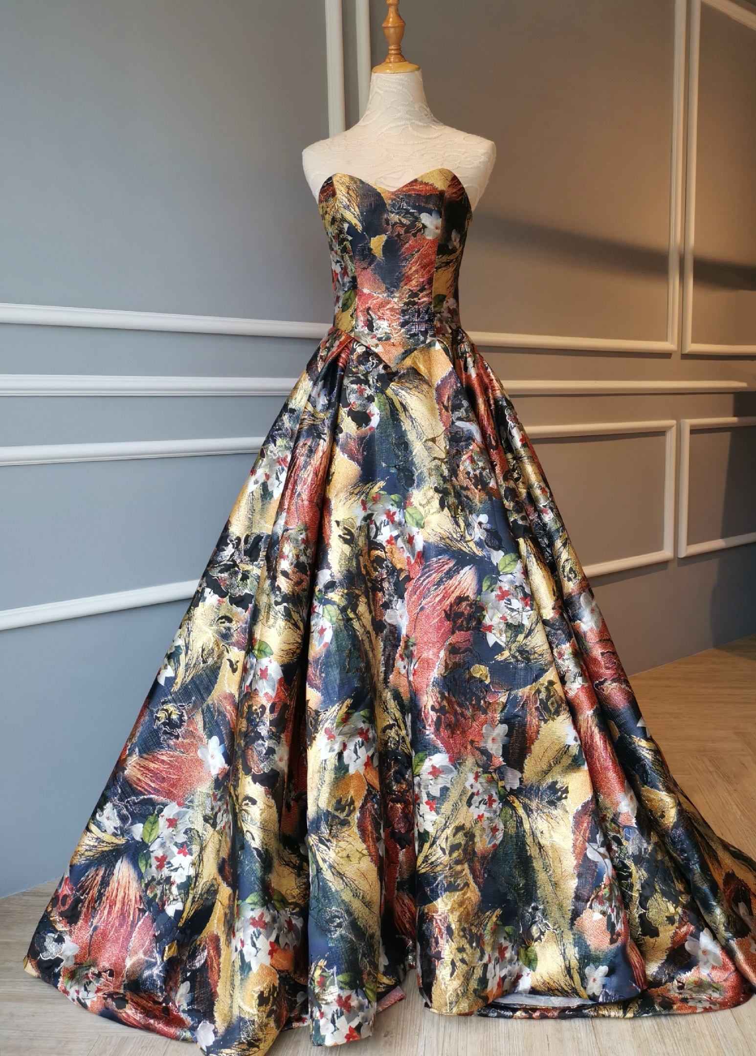 Artsy Gown – Vogue Lease
